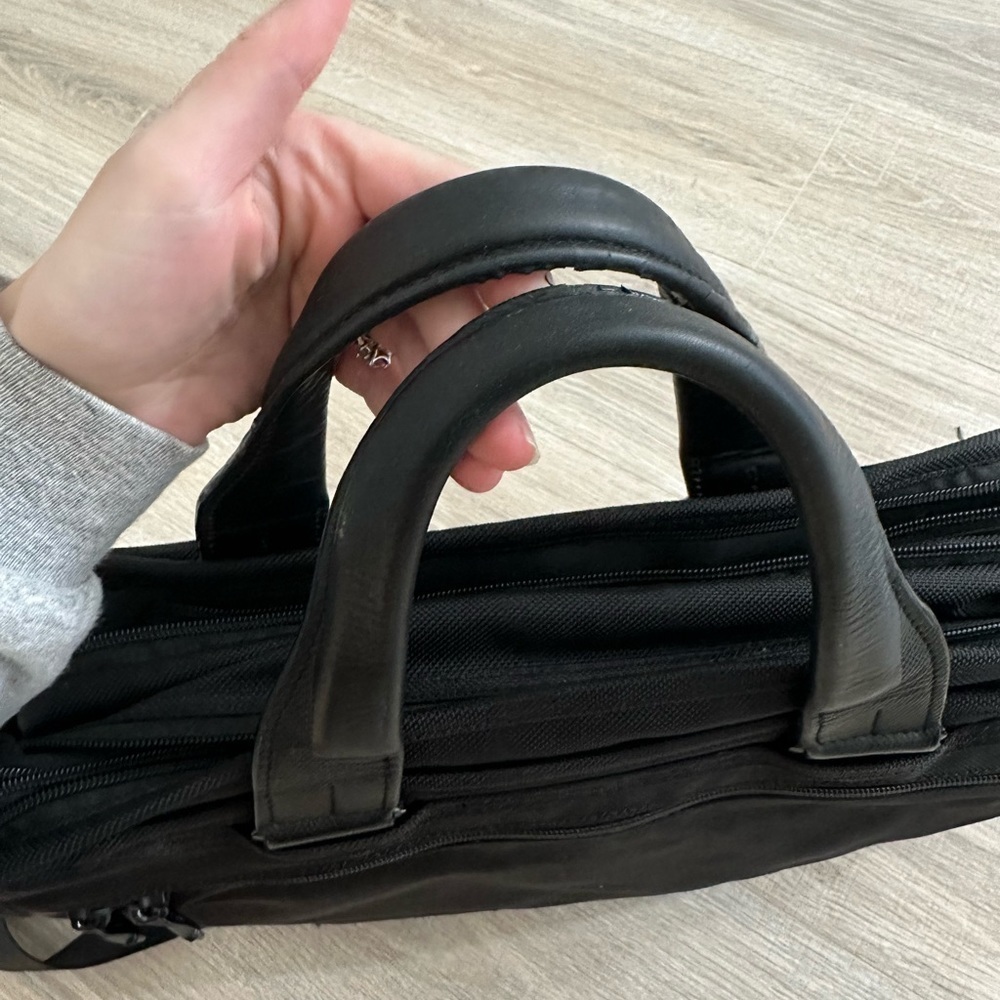 Tumi alpha 2 black expandable laptop briefcase bag 26141D2 - Picture 7 of 16